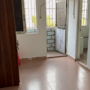 1230三楼阳台一房一厅新和二区