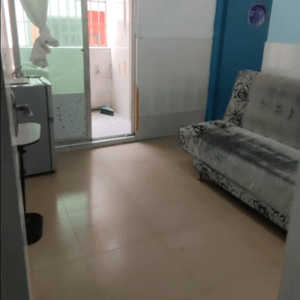 1400四楼阳台一房一厅新和二区